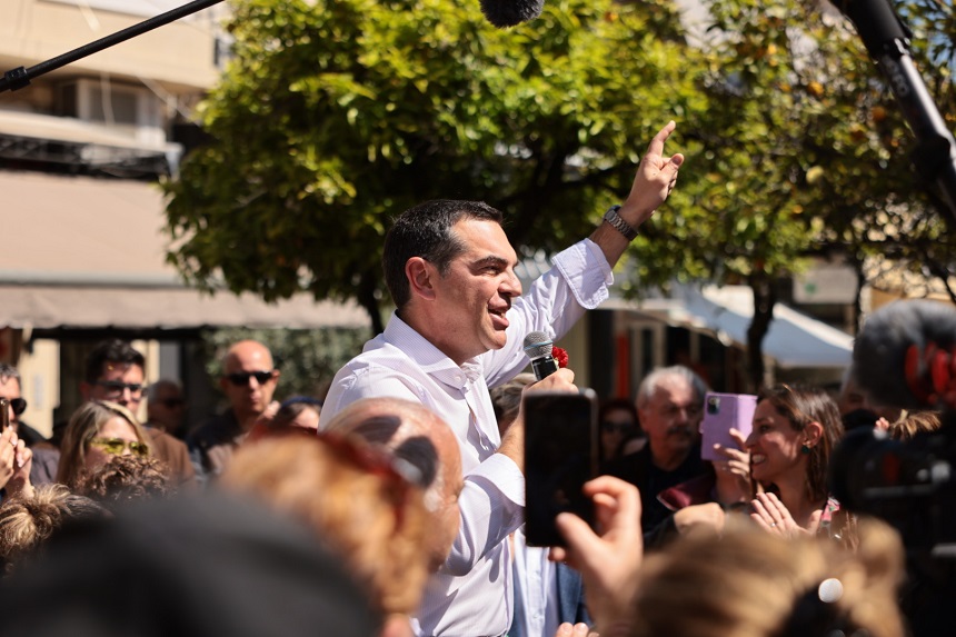 Ξεκίνησε η αποκαθήλωση Τσίπρα