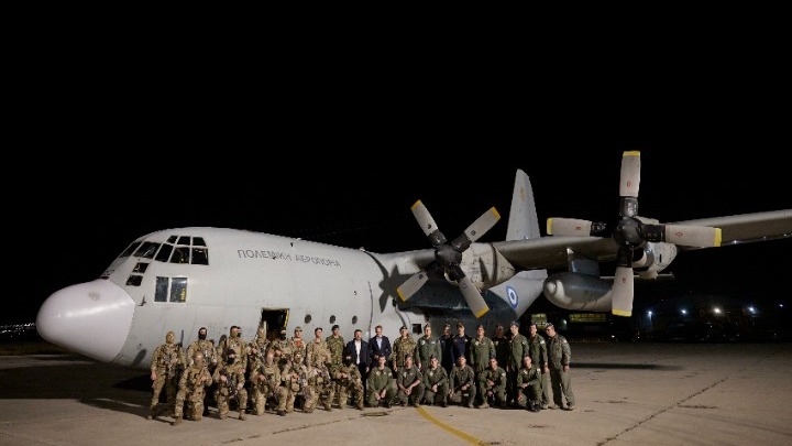 Επέστρεψαν από το Σουδάν 39 άτομα με το C-130 της Πολεμικής Αεροπορίας – Συνάντηση με τον πρωθυπουργό