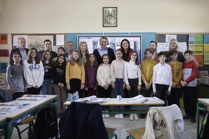 Κυρ. Μητσοτάκης: Γίνεται πράξη το νέο ψηφιακό σχολείο – Εφοδιάζονται με 36.000 διαδραστικούς πίνακες Δημοτικά, Γυμνάσια και Λύκεια