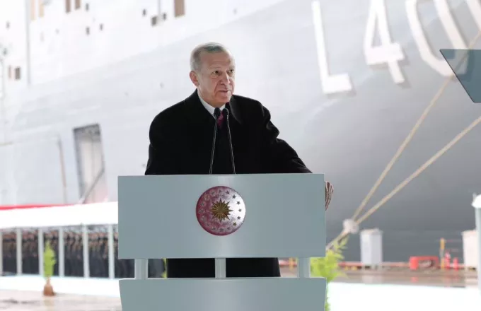 Ο Ερντογάν στην παραλαβή του αεροπλανοφόρου Anadolu: «Η ασφάλεια της Γαλάζιας Πατρίδας έχει γίνει πολύ σημαντική»