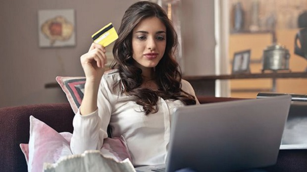 Περισσότεροι από 7 στους 10 Έλληνες κάνουν online αγορές