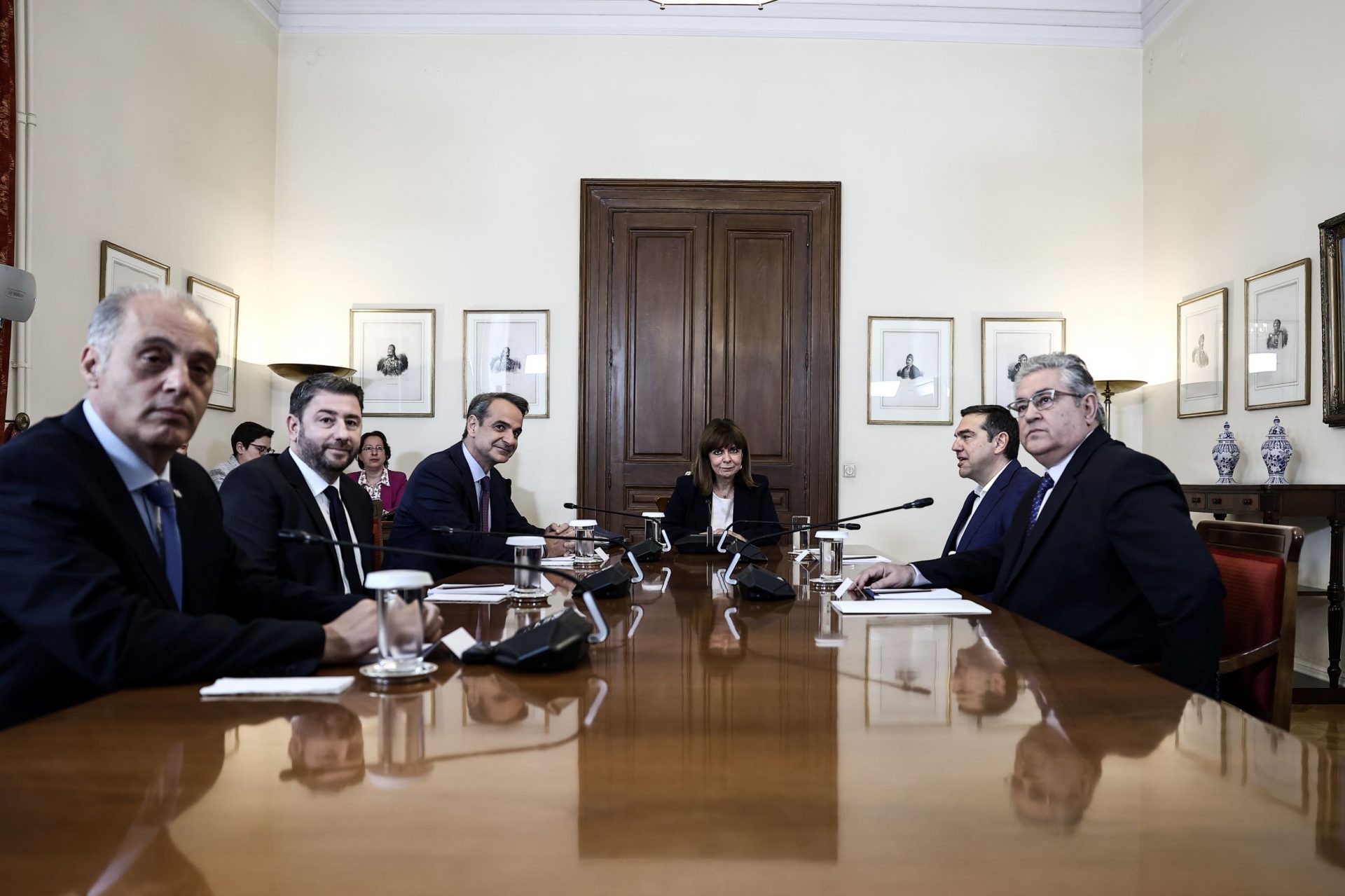 Σύσκεψη των αρχηγών των κομμάτων υπό την Πρόεδρο της Δημοκρατίας