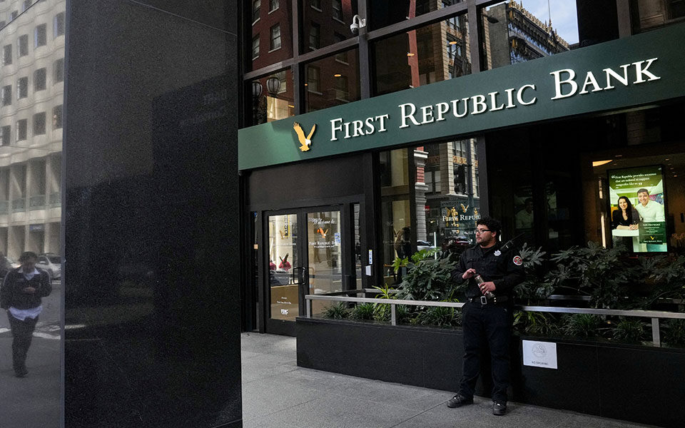 ΗΠΑ: Στην JPMorgan περνούν οι καταθέσεις της First Republic Bank