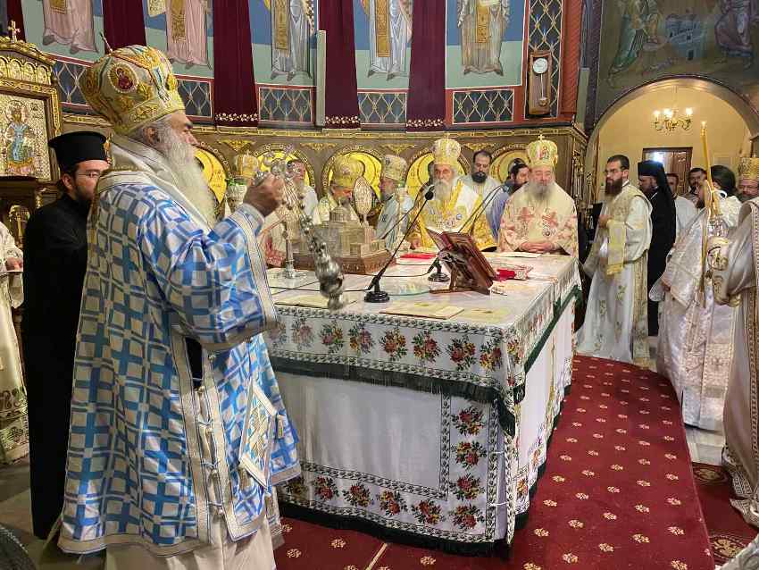 ΛΑΜΠΡΗ ΠΑΝΗΓΥΡΙΚΗ ΠΟΛΥΑΡΧΙΕΡΑΤΙΚΗ Θ. ΛΕΙΤΟΥΡΓΙΑ ΣΤΗΝ ΚΟΡΙΝΘΟ ΕΠΙ ΤΗ ΜΝΗΜΗ ΤΟΥ ΠΟΛΙΟΥΧΟΥ ΤΗΣ ΑΠΟΣΤΟΛΟΥ ΠΑΥΛΟΥ