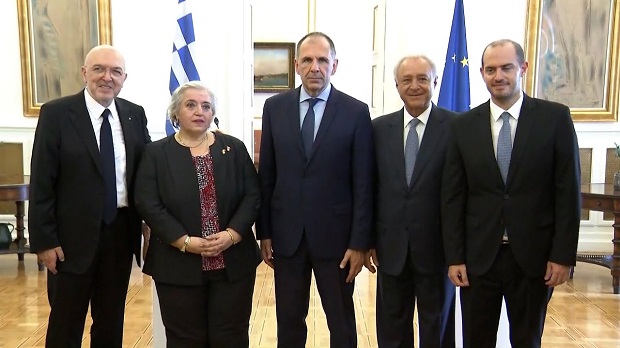 Απόλυτος έλεγχος από το Μαξίμου