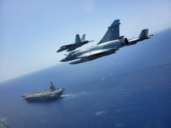 Συνεκπαίδευση των ΕΔ με το αεροπλανοφόρο «USS Gerald R. Ford» (φωτο)