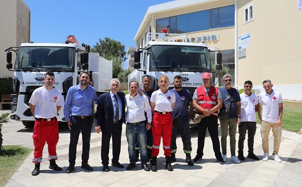 Ο Ελληνικός Ερυθρός Σταυρός δώρισε 3 υπερσύγχρονα οχήματα αντιμετώπισης πυρκαγιών στους Δήμους Ραφήνας-Πικερμίου και Μαραθώνα