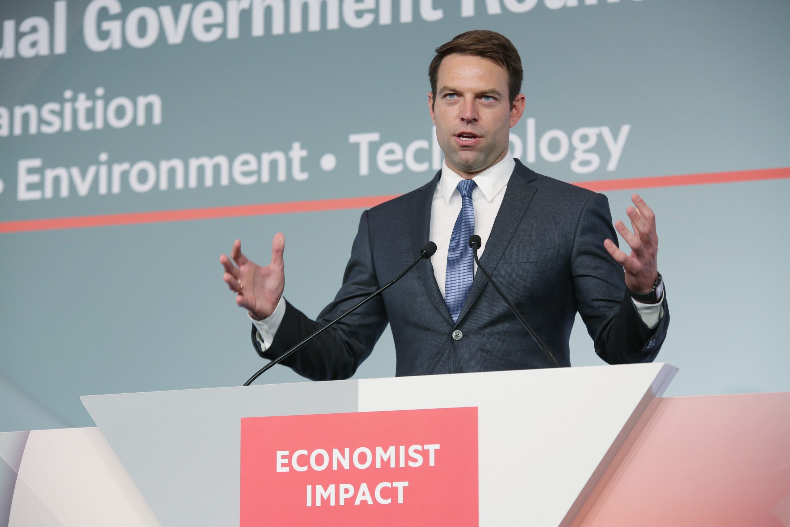 Στέφανος Κασσελάκης στον Economist: «Είμαι στο πλευρό των αδυνάτων που με αγκάλιασαν και με ώθησαν»