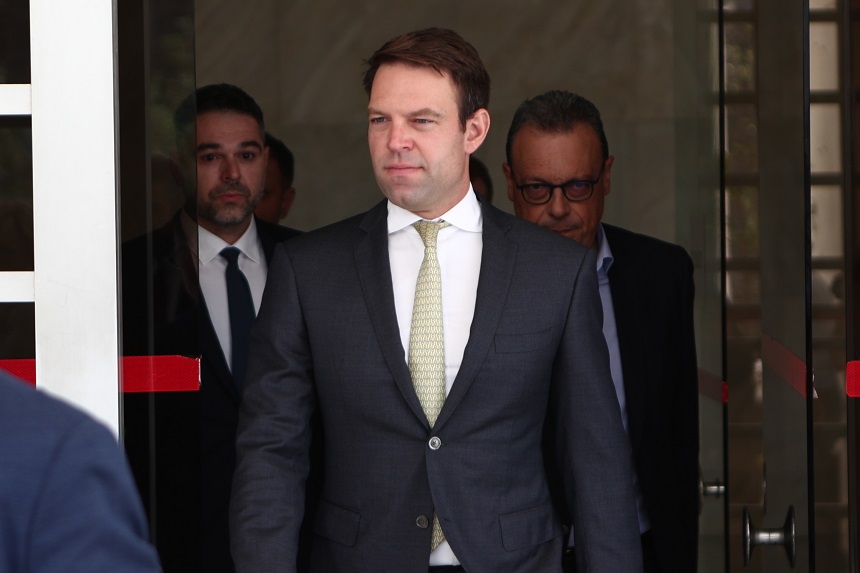 Ορατότης μηδέν για τον ΣΥΡΙΖΑ μετά την αποχώρηση των 9…