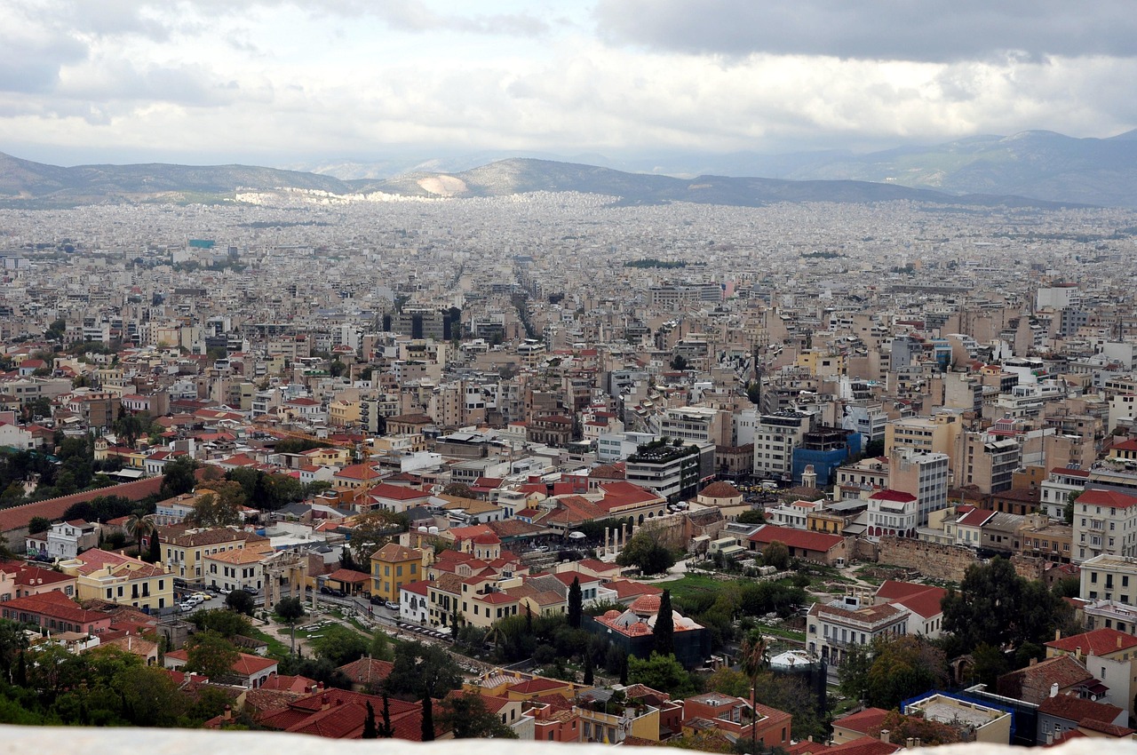 Γονική παροχή: Βρίσκουν παντού… παραθυράκια. Θεωρούν εξ υποθέσεως τον πολίτη κλέφτη