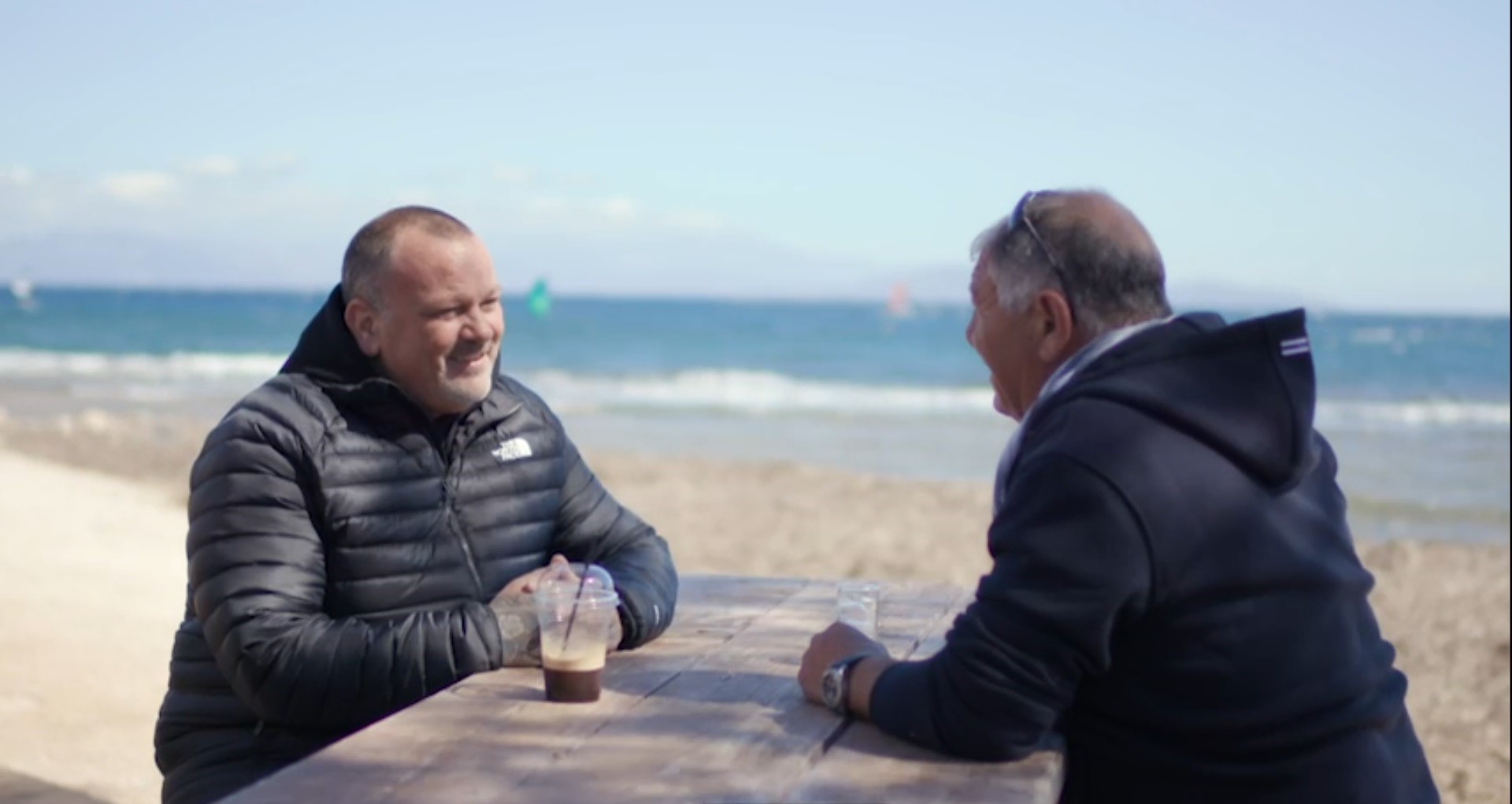 «ΓΕΙΤΟΝΙΕΣ ΣΤΟ ΠΙΑΤΟ»: ΣΤΗΝ ΠΑΡΑΛΙΑΚΗ ΑΡΤΕΜΙΔΑ
