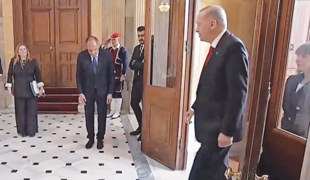 Η σημειολογία έχει πάντα τη σημασία της