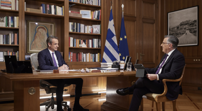 Κυρ. Μητσοτάκης στην ΕΡΤ για ομόφυλα ζευγάρια: Ναι, στον πολιτικό γάμο, όχι στην παρένθετη μητρότητα