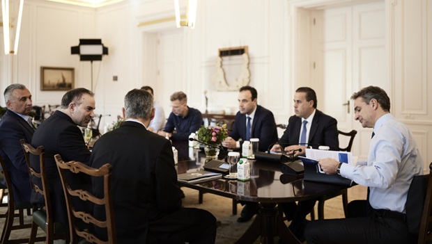 Σύσκεψη υπό τον Πρωθυπουργό Κυριάκο Μητσοτάκη για την παρουσίαση της μελέτης «Generative AI Greece 2030: Τα ενδεχόμενα μέλλοντα της Παραγωγικής Τεχνητής Νοημοσύνης στην Ελλάδα»