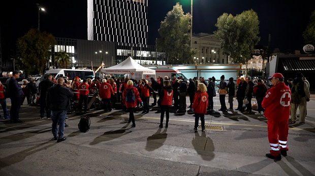 O Ελληνικός Ερυθρός Σταυρός προσέφερε στιγμές χαράς και αισιοδοξίας στους άστεγους του Πειραιά