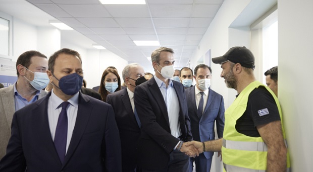 Επίσκεψη του Πρωθυπουργού Κυριάκου Μητσοτάκη στο Γενικό Αντικαρκινικό Νοσοκομείο Πειραιά «Μεταξά» (βίντεο)