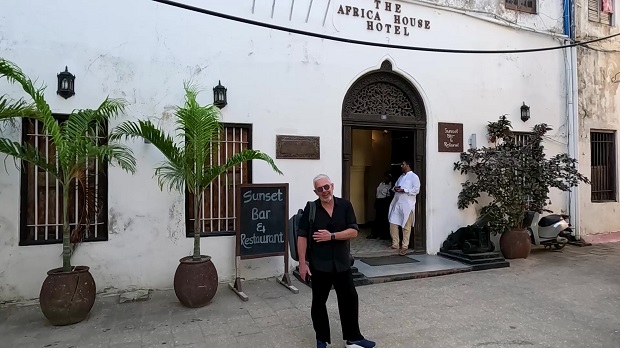 Οι «ΕΙΚΟΝΕΣ» με τον Τάσο Δούση συνεχίζουν το ταξίδι τους στην εξωτική Ζανζιβάρη