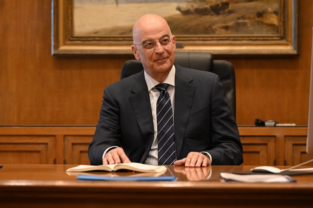 Οι (ακροκεντρώοι) «μισθοφόροι της εξουσίας» ψάχνουν τον επόμενο… εργοδότη τους