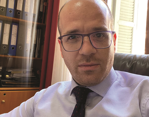 Κ. Μωυσίδης στο “Π”: Τέμπη: Μνήμη, παραλείψεις και ευθύνες