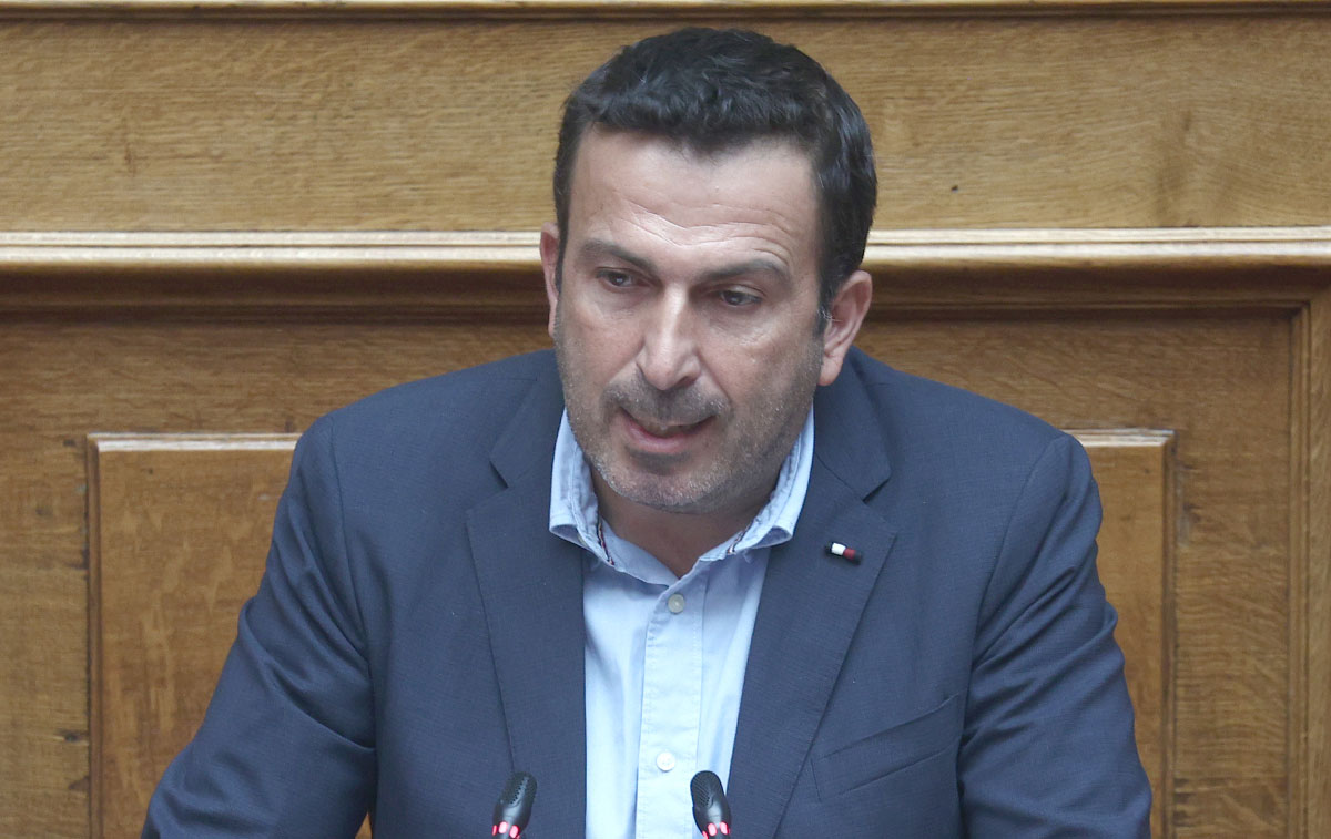 Σ. Παραστατίδης: «Αναντικατάστατες μόνο η Δημοκρατία και η Δικαιοσύνη, όχι ο κ. Μητσοτάκης»
