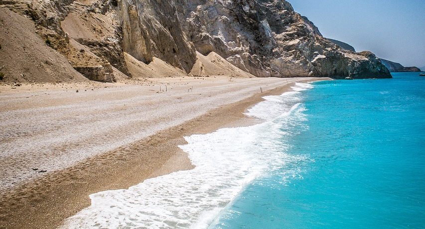 Σε ισχύ το πλαίσιο απόλυτης προστασίας για 198 “Απάτητες παραλίες”