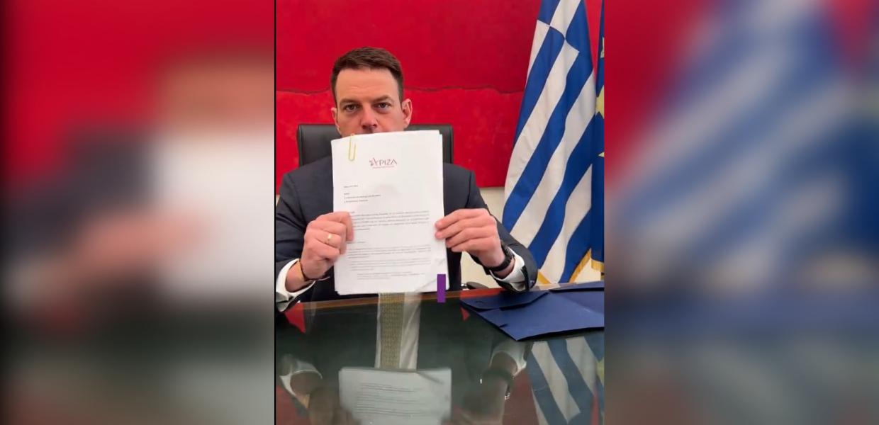Στ. Κασσελάκης: Μητσοτάκης ίσον Καραμανλής. Καραμανλης ίσον Μητσοτάκης – Αυτό είναι το κατηγορητήριο για τον Καραμανλή – Δεσμεύεται να το ψηφίσει ο Μητσοτάκης;