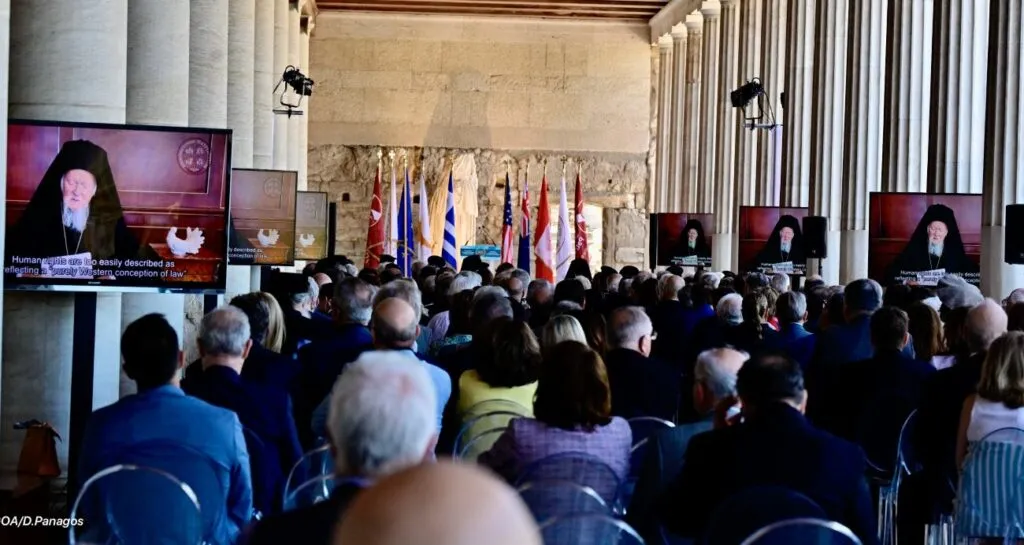 Ο Ελπιδοφόρος ξαμόλησε τα όργανα του στην Αθήνα, με εντολή να επιτεθούν στην ελληνική κυβέρνηση, για να καλύψει το φιάσκο του συνεδρίου των Αρχόντων!