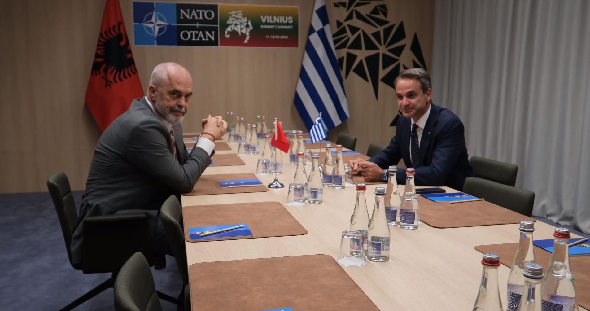 Η Ελλάδα βρέθηκε να άγεται και να φέρεται από τον Ράμα και τον Μίτσκοσκι