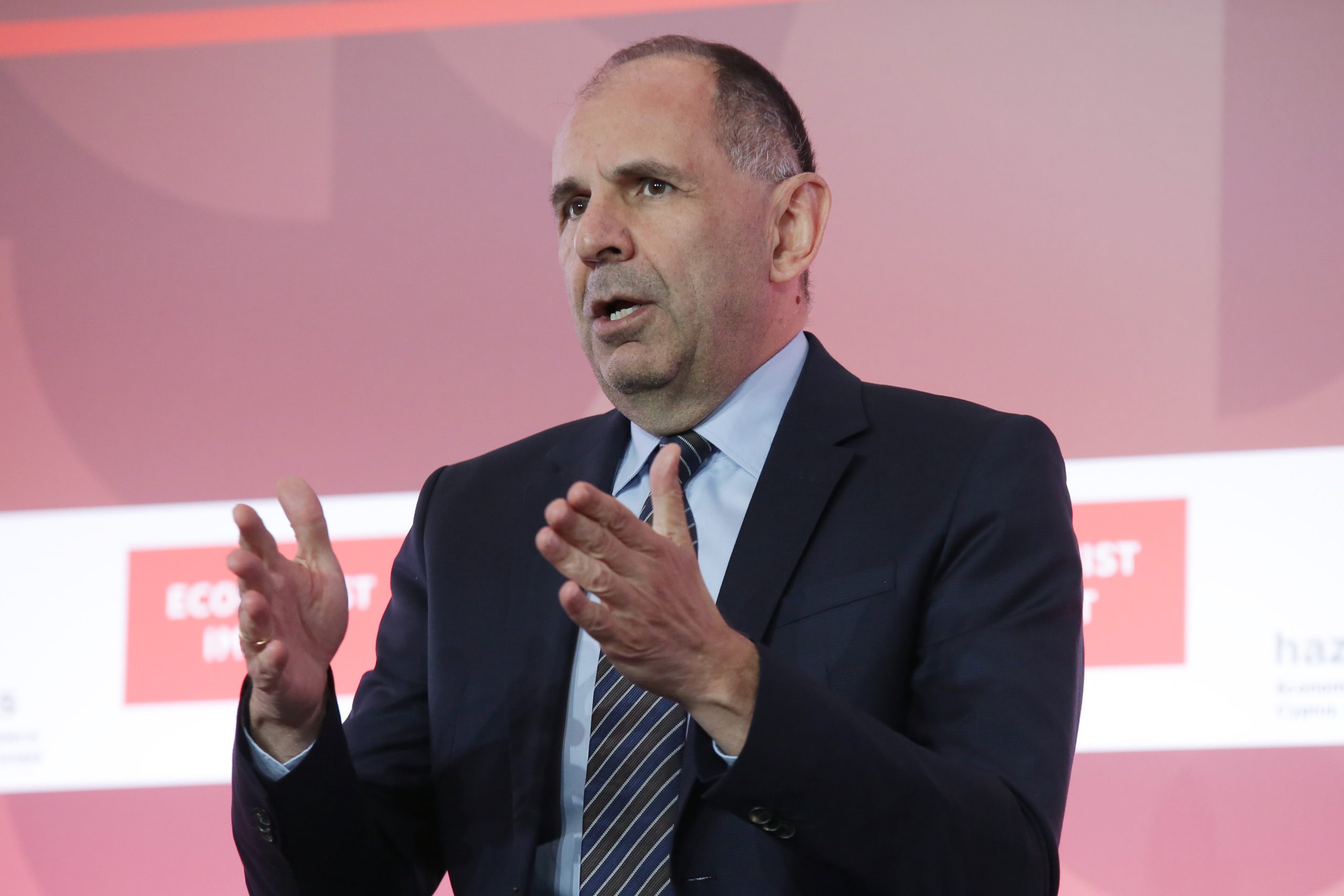 ECONOMIST – Γιώργος Γεραπετρίτης: Οι διεθνείς εξελίξεις στην εποχή μας χαρακτηρίζονται από υπερεδαφικότητα και ασυμμετρία