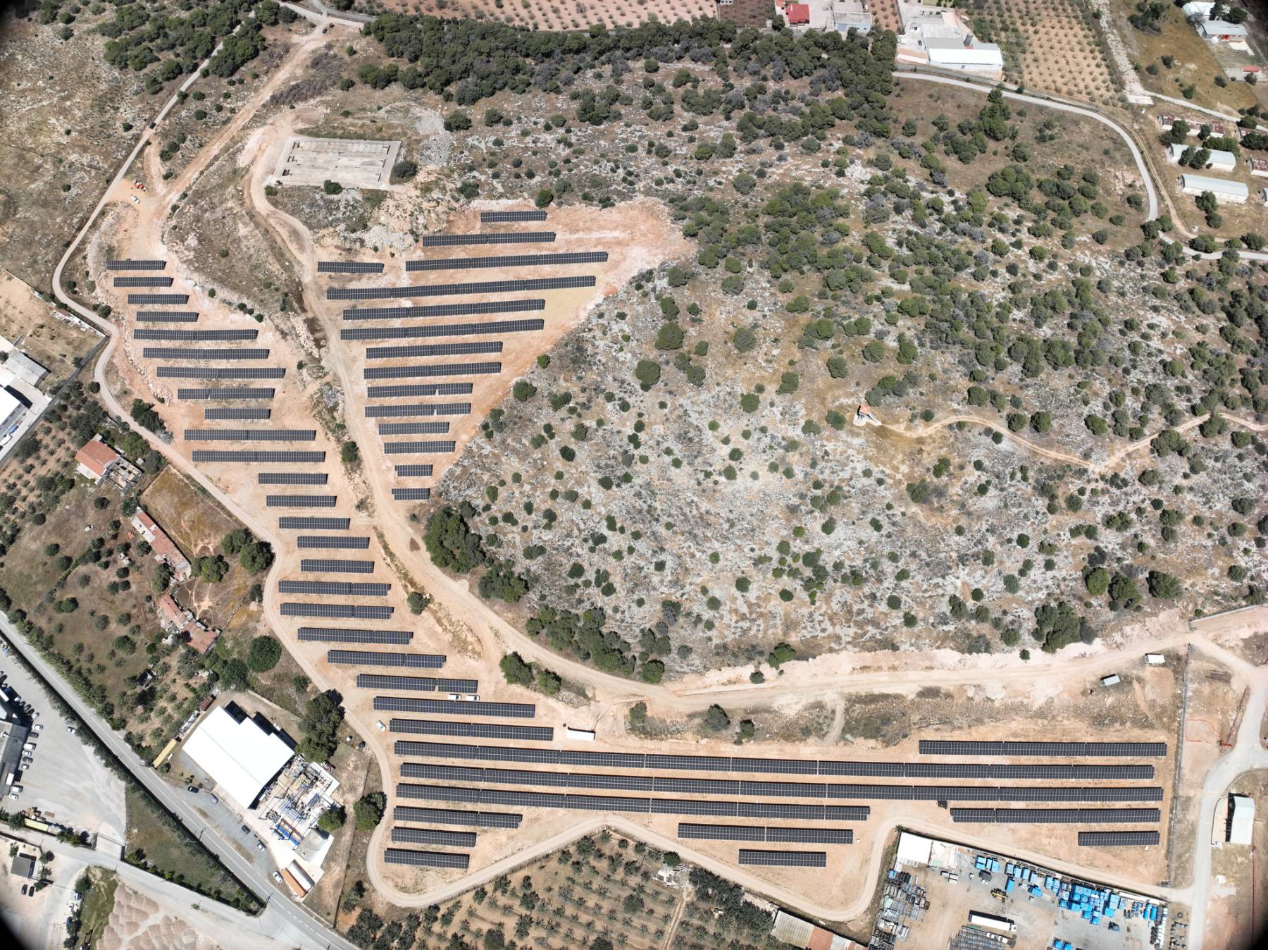 HELLENiQ ENERGΥ: Δημιουργία του πρώτου Φ/Β σταθμού αυτοπαραγωγής σε βιομηχανική της εγκατάσταση