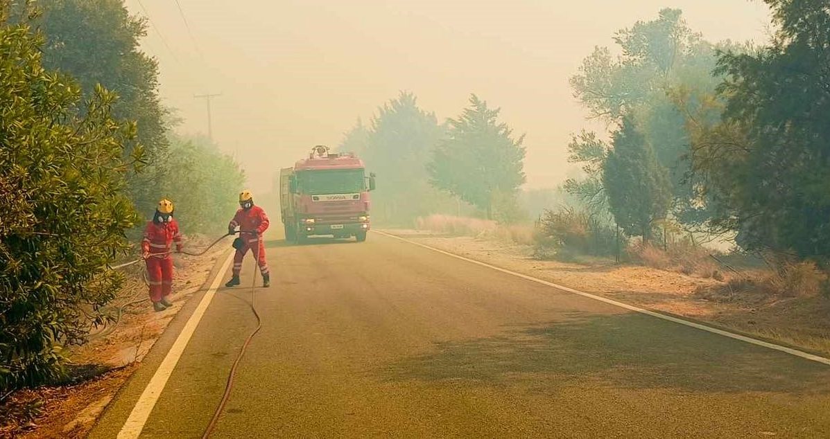 Ελληνικός Ερυθρός Σταυρός: Σκληρή μάχη με τις φλόγες δίνουν οι εθελοντές Σαμαρείτες-Διασώστες στο Ρέθυμνο