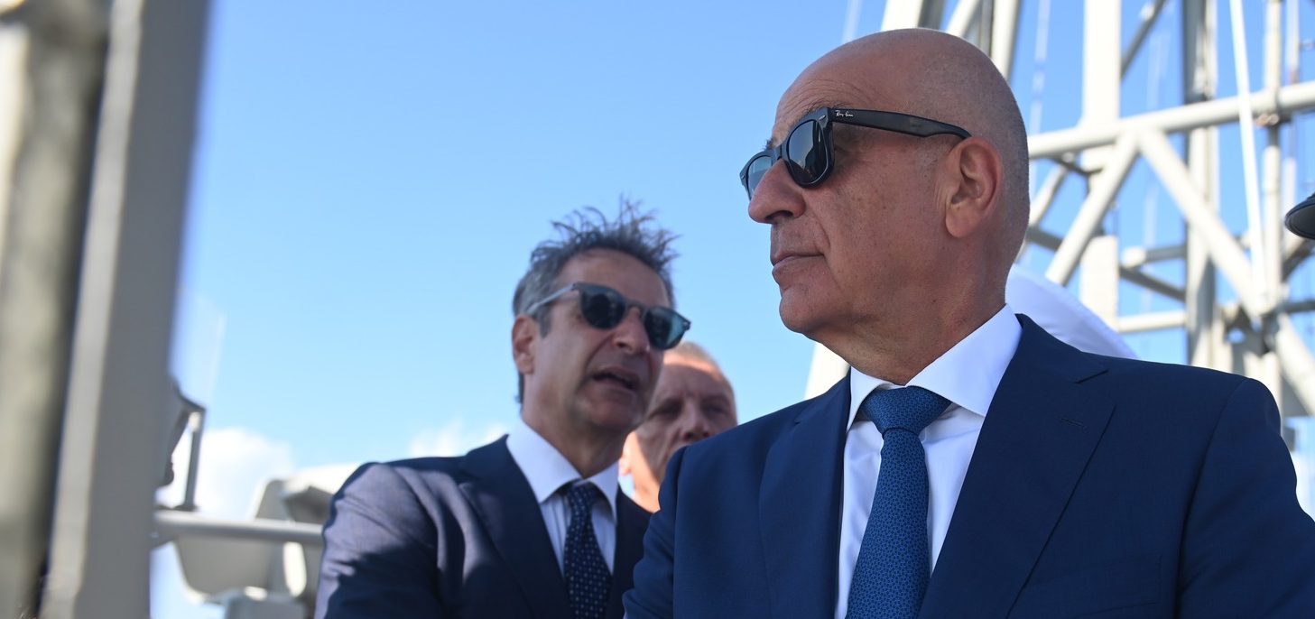 Έχει πάρει… ανάποδες ο Δένδιας!