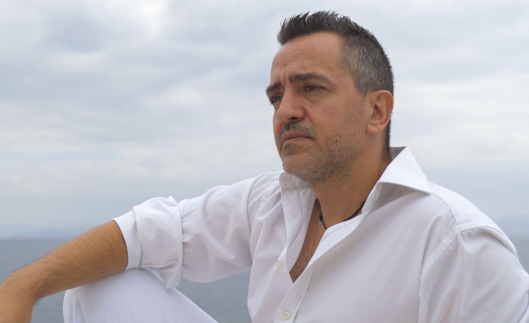 Νίκος Αστράς: “Έχει ο Θεός” – Νέο τραγούδι (video)