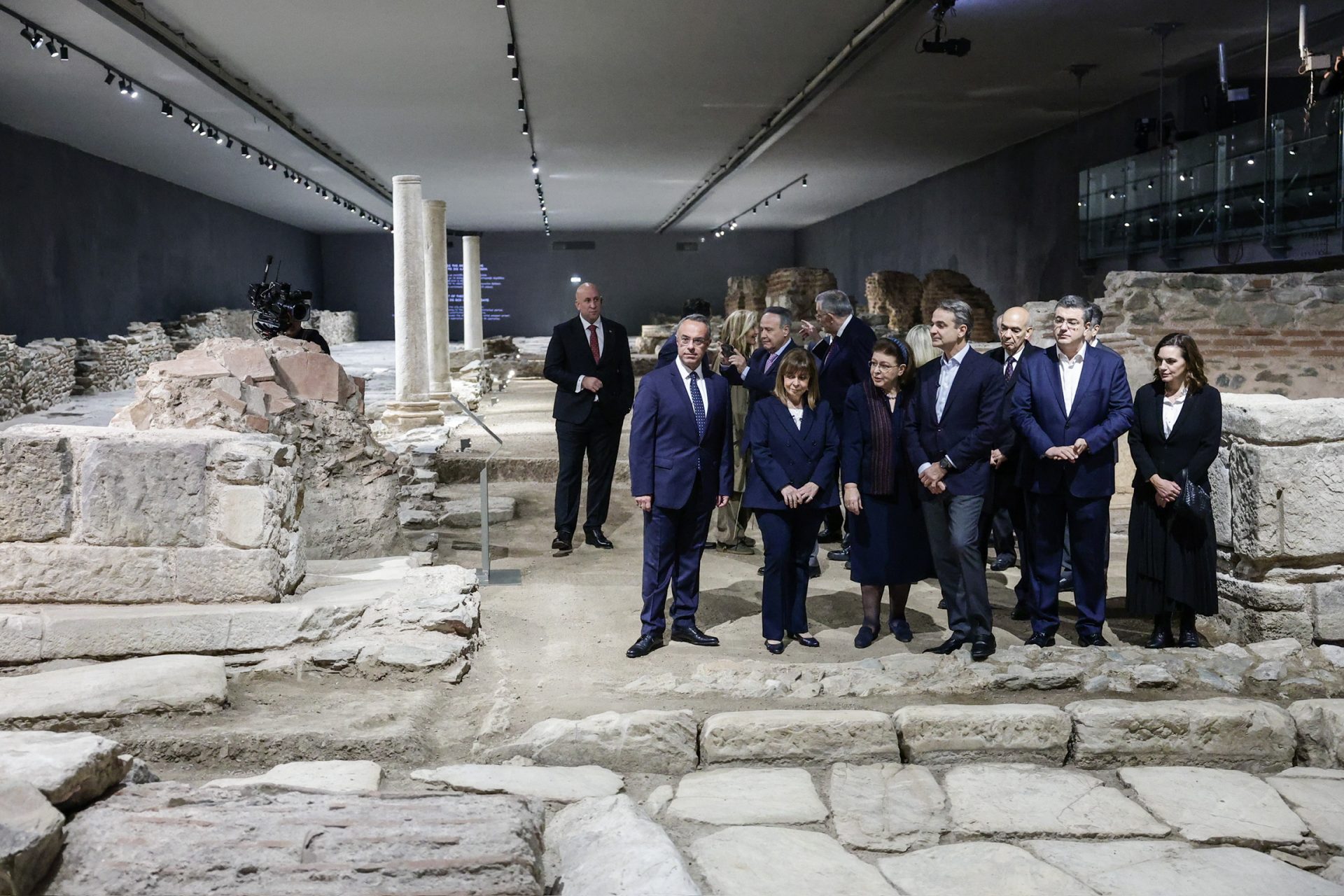 Μετρό Θεσσαλονίκης: Ξενάγηση της ΠτΔ στον Σταθμό Βενιζέλου – Οι δηλώσεις του πρωθυπουργού (video)