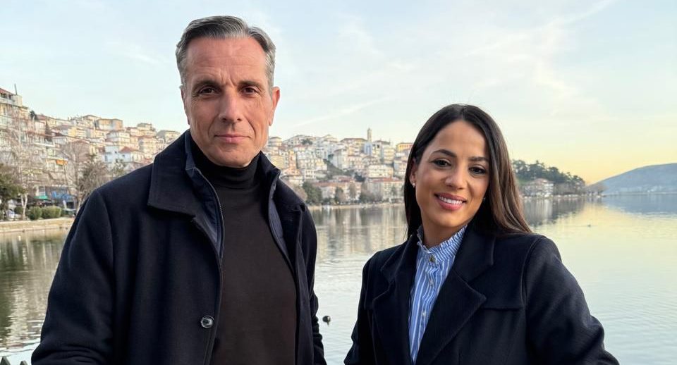 «ΟΠΟΥ ΥΠΑΡΧΕΙ ΕΛΛΑΔΑ» Με την Ευλαμπία Ρέβη και τον Γιώργο Κουρδή – Σε απευθείας μετάδοση από το Νεστόριο Καστοριάς Σήμερα στις 14.45, στον ΣΚΑΪ
