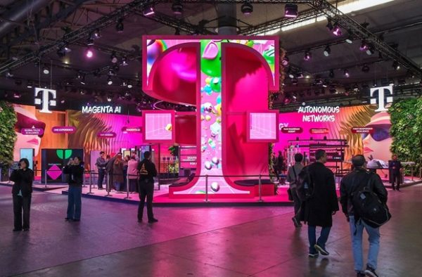 Η Telekom παρουσιάζει τεχνολογικές καινοτομίες και διαμορφώνει την τεχνολογία για όλους στο MWC 2025 με εντυπωσιακά περίπτερα.