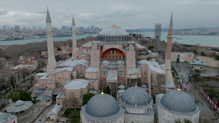 Η «ΚΩΝΣΤΑΝΤΙΝΟΥΠΟΛΗ», «PRIME TIME» ΣΤΟΝ ΣΚΑΪ | ΔΕΥΤΕΡΑ 10 ΜΑΡΤΙΟΥ ΣΤΙΣ 21.00, ΜΕ ΤΟΝ ΜΑΝΩΛΗ ΚΩΣΤΙΔΗ