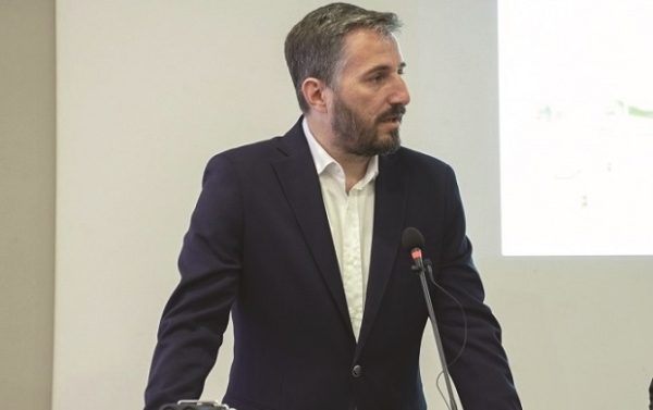 Ο Λ. Καραούλης μιλάει για την τεχνητή νοημοσύνη ως σύμμαχο της τοπικής αυτοδιοίκησης στην εκδήλωση "Π".