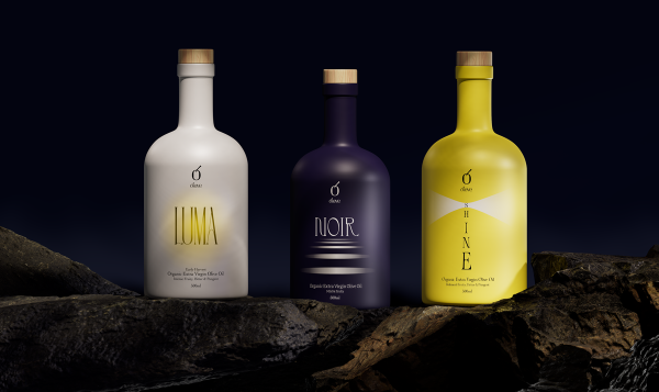 Τρεις φιάλες ελαιόλαδου της μάρκας Oleve, Luma, Noir και Shine, παρουσιάζονται σε γευσιγνωσία στο Μουσείο Γουλανδρή.