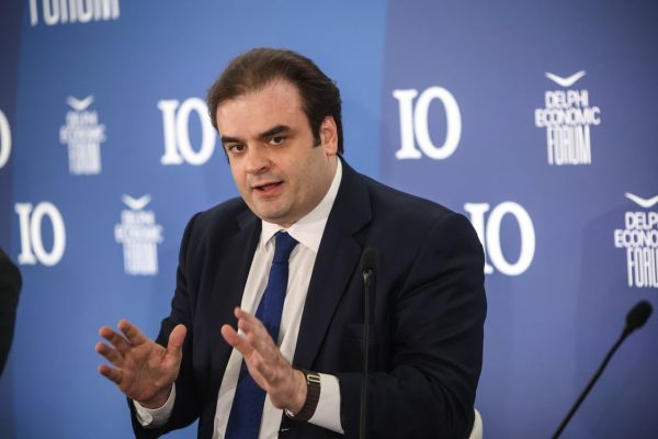 Ο Κ. Πιερρακάκης μιλάει στο Delphi Economic Forum για την έκθεση της Ελλάδας στους δασμούς Trump και τις οικονομικές πολιτικές.