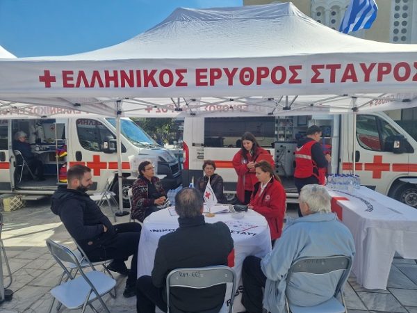 Ο Ελληνικός Ερυθρός Σταυρός πραγματοποίησε εκδήλωση για την Παγκόσμια Ημέρα Υγείας στον Δήμο Αχαρνών με τη συμμετοχή πολιτών.