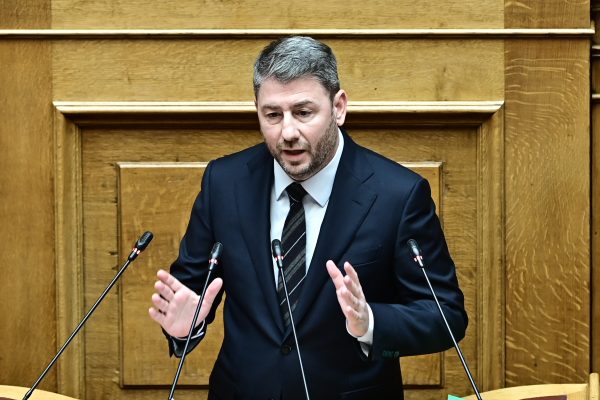 Ο Νίκος Ανδρουλάκης μιλάει για πατριωτική στάση ευθύνης και κοινωνικό κράτος, τονίζοντας ότι θα επιτευχθούν και οι δύο στόχοι.