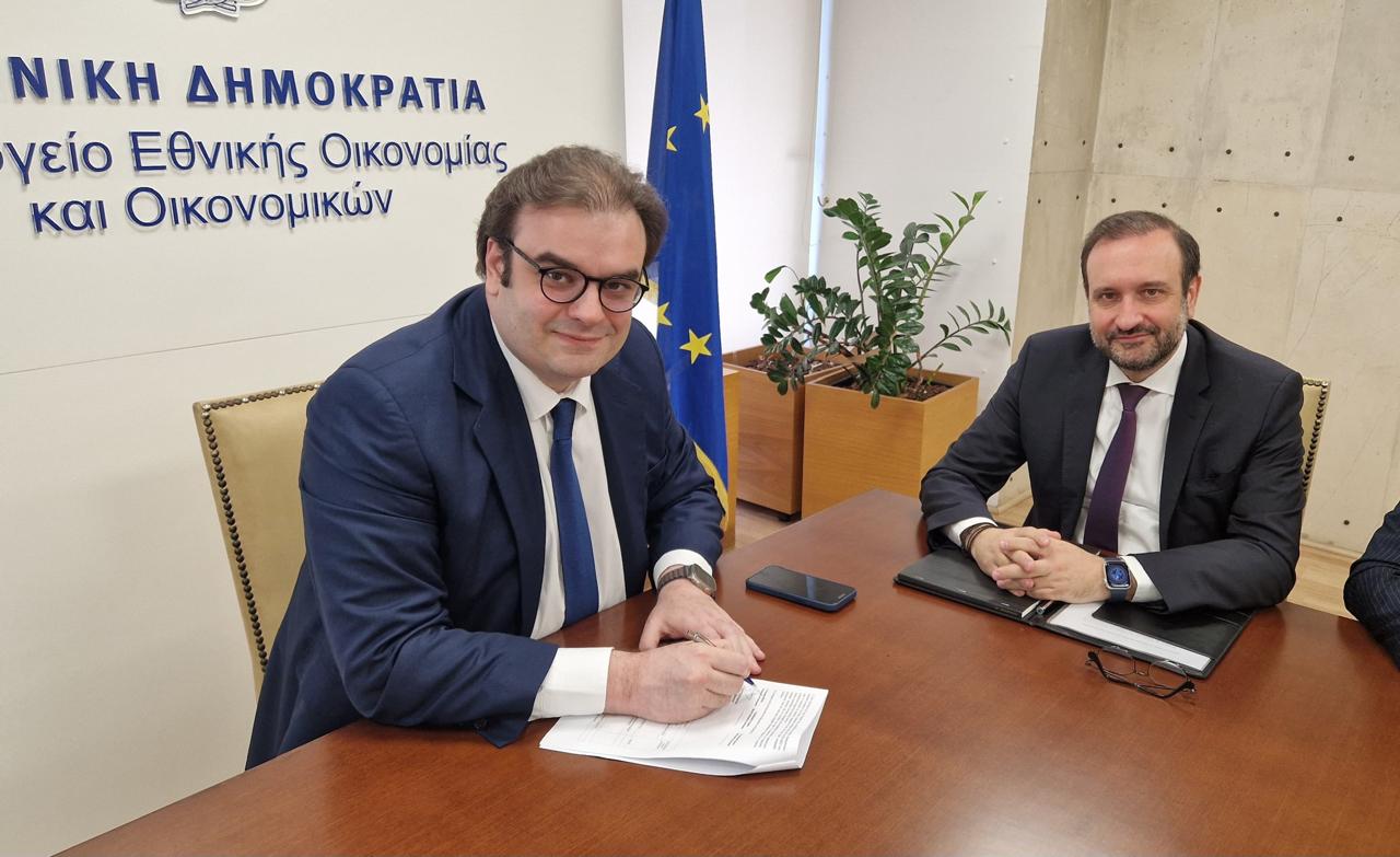Συνάντηση Υπ. Οικονομικών με Προεδρείο ΟΕΕ: Υπεγράφη η ΚΥΑ για την ασθένεια του λογιστή