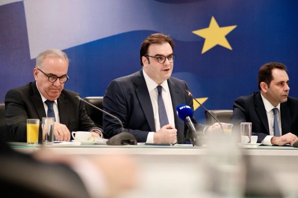 Ο Κυριάκος Πιερρακάκης μιλάει για μετατροπή δημοσιονομικού πλεονάσματος σε κοινωνικό κεφάλαιο και αναπτυξιακή ώθηση.