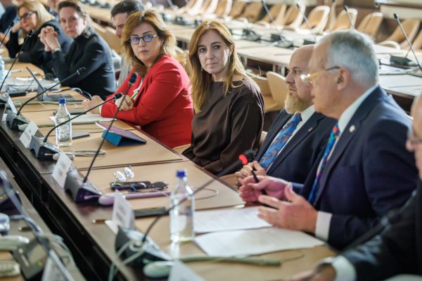 Η ΕΑΕΕ συμμετέχει σε συζήτηση στο πλαίσιο του UNECE 2025 Regional Forum με εκπροσώπους της.