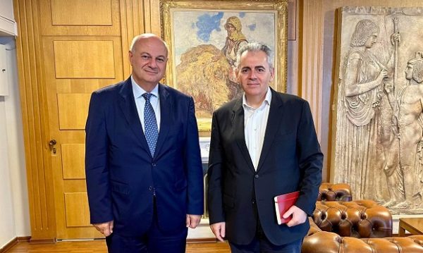 Ο Μ. Χαρακόπουλος συναντά τον υπουργό Αγροτικής Ανάπτυξης για το θέμα των αποζημιώσεων των παραγωγών ρίγανης.