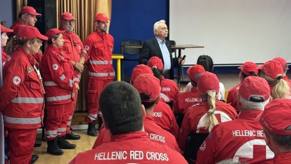 Ομιλία σε εθελοντές Σαμαρείτες του Ελληνικού Ερυθρού Σταυρού κατά τη διάρκεια εκπαιδευτικής άσκησης.
