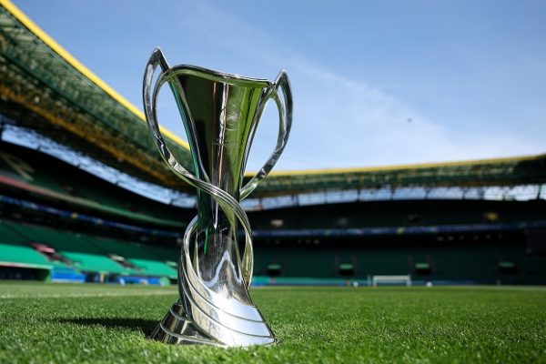 Το τρόπαιο του UEFA Champions League γυναικών βρίσκεται στο γήπεδο, με το Disney+ να γίνεται η έδρα του.