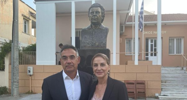 Το Ίδρυμα «Φώτος Φωτιάδης» δωρίζει προτομή του Μίκη Θεοδωράκη στον Δήμο Αργοστολίου, με την παρουσία εκπροσώπων.
