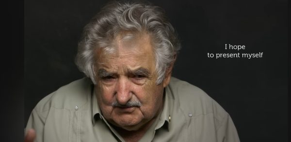Ο Χοσέ Μουχίκα, ο «φτωχότερος πρόεδρος του κόσμου», σε πορτρέτο μετά την είδηση του θανάτου του.